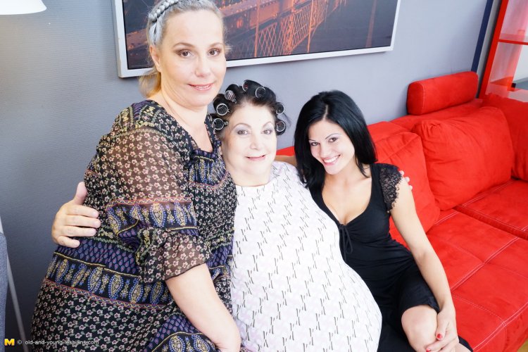 Three old and young lesbians making it big