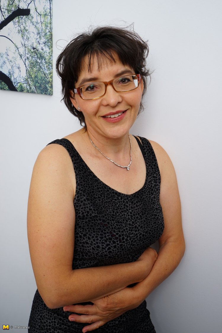 Hairy mature lady getting naughty by herself