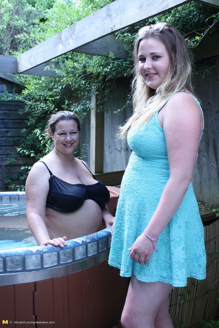 Chubby babe doing a naughty British lesbian BBW