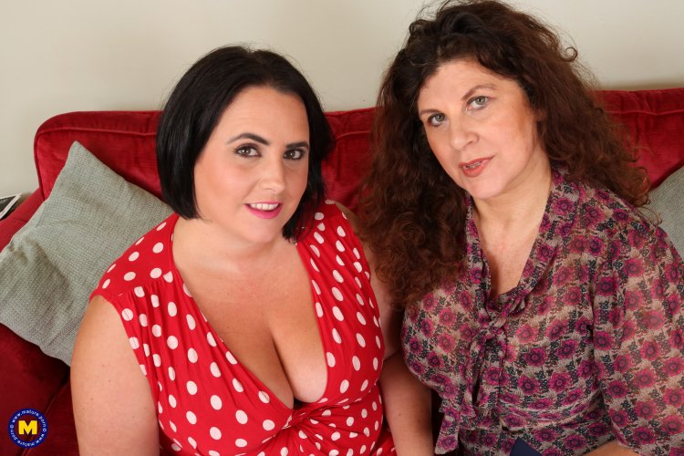 Two curvy lesbian housewives go all the way