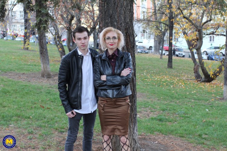 This naughty mature lady seduces her to boy