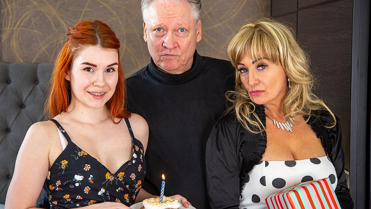 A special threesome surprise for grandpa