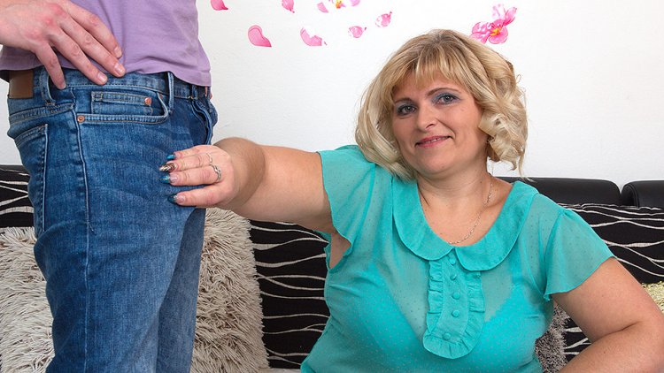 Big breasted BBW fucking her ass off