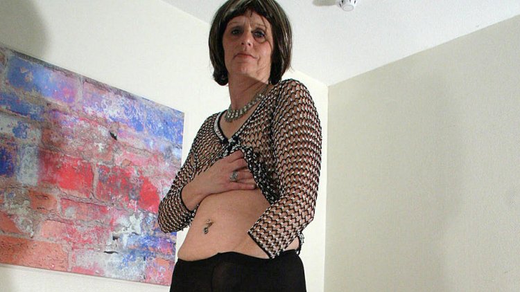 Kinky mama playing with her wet pussy