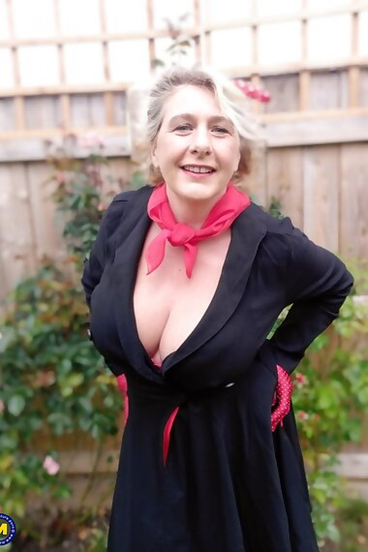 Big breasted camilla creampie fucks and sucks hard