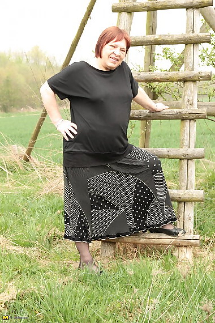 This german bbw loves to get wet in public