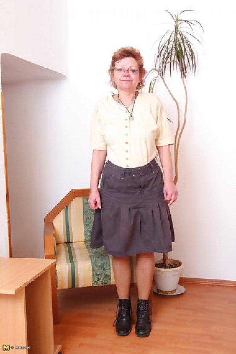 Naughty mature slut getting fucked by her toy boy