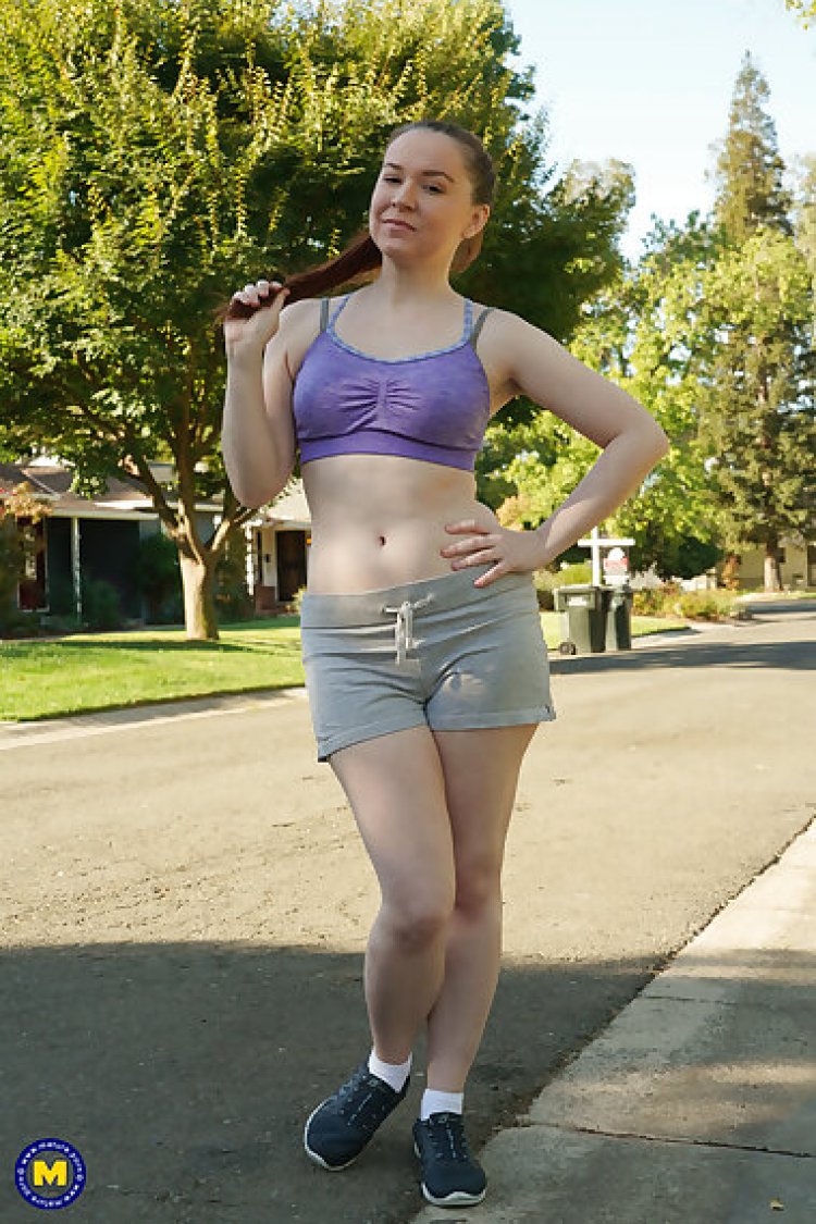 Naughty mom annabelle lee loves playing with her hairy pussy