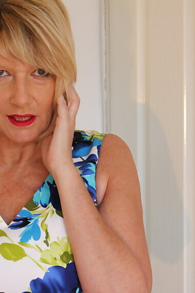 Naughty british housewife amy got a present from a fan