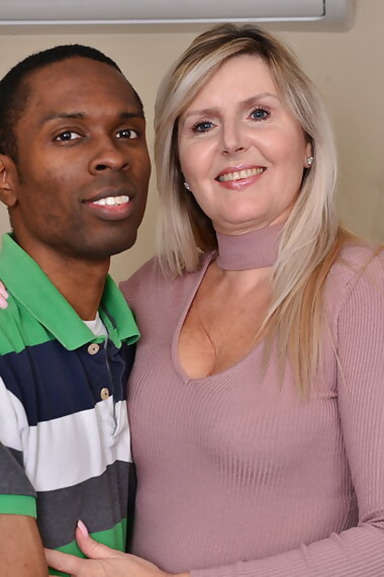 Housewife velvet skye goes interracial