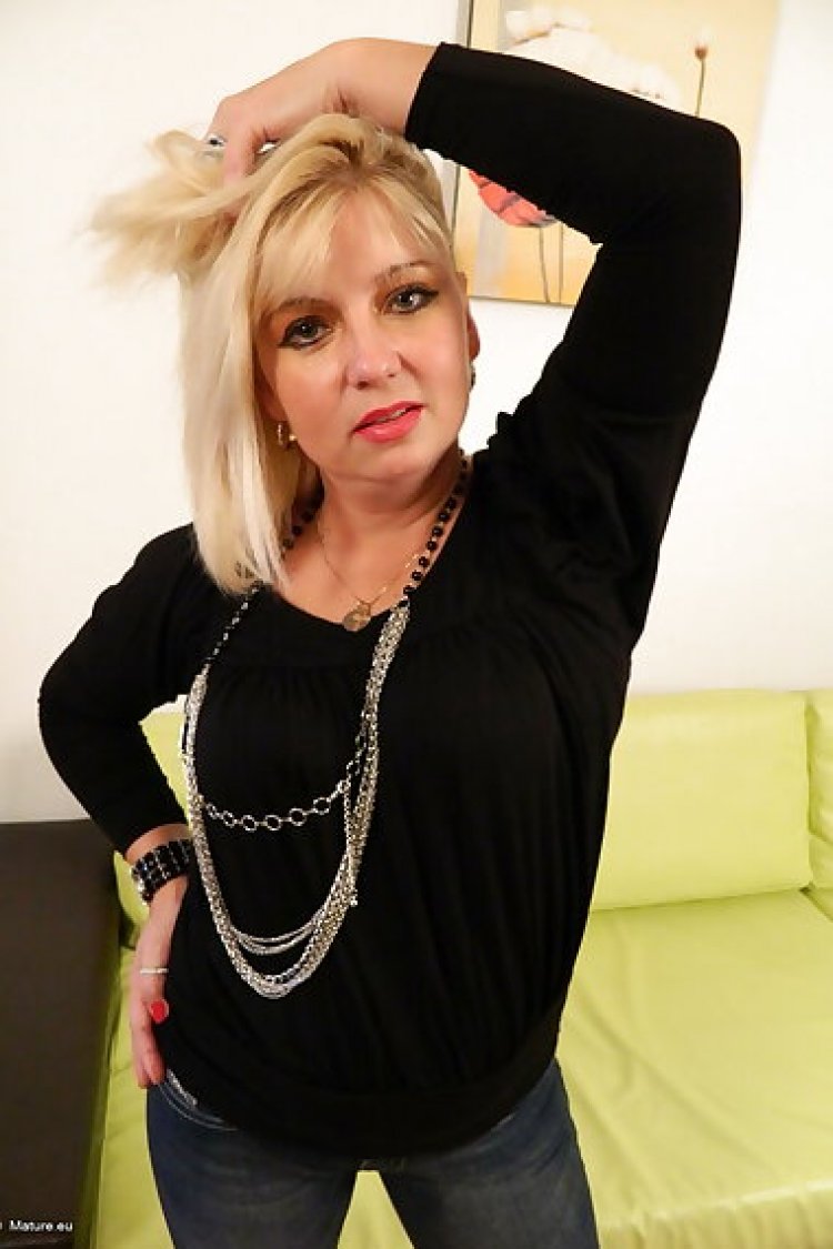 Horny blonde mature slut playing on the couch