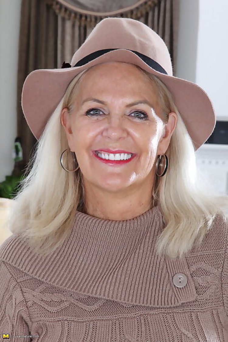 Naughty american mature lady getting ready to play