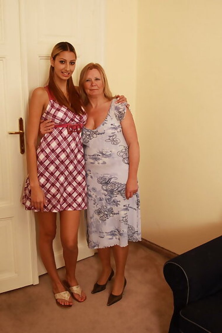 This horny teen loves the taste of a mature pussy