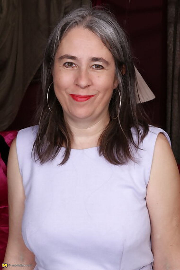 Hairy american mature lady getting nasty