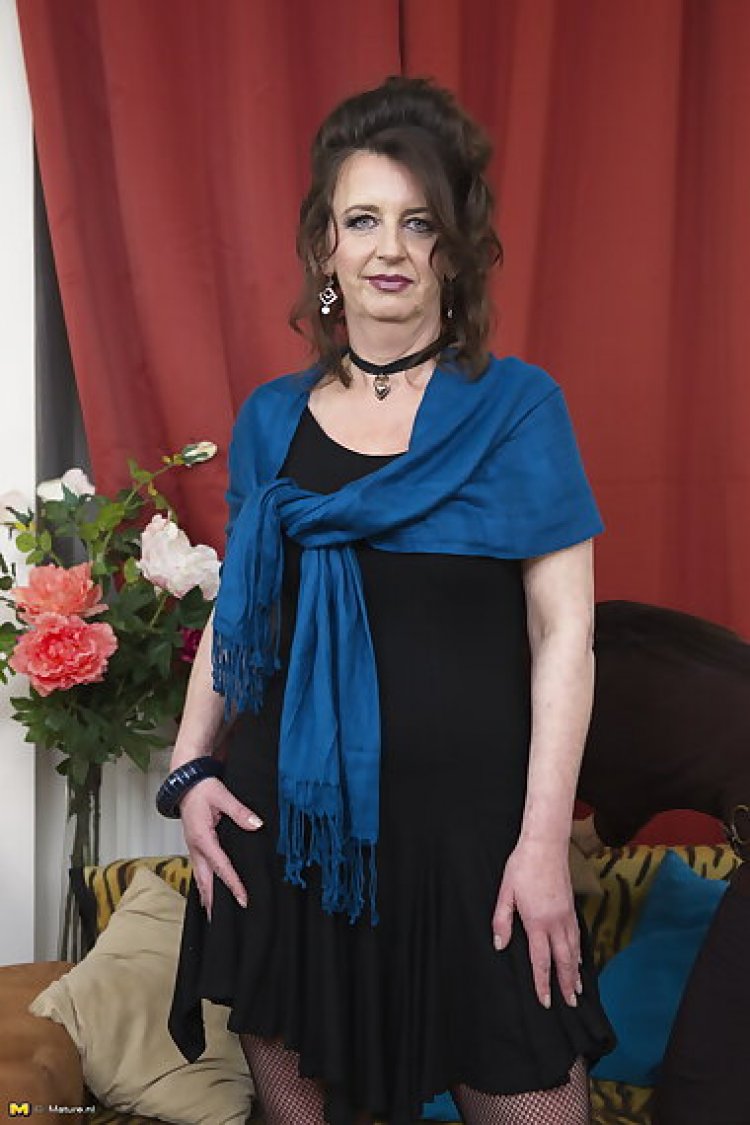 This horny mature lady loves fooling around with her toy boy