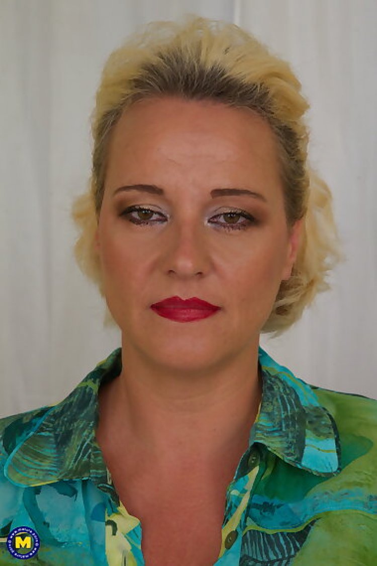 Big breasted mature lady having a date over to play with