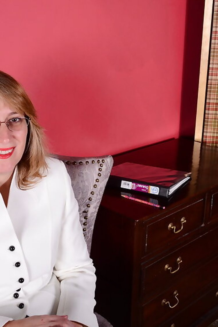 Unshaved american mom playing with herself