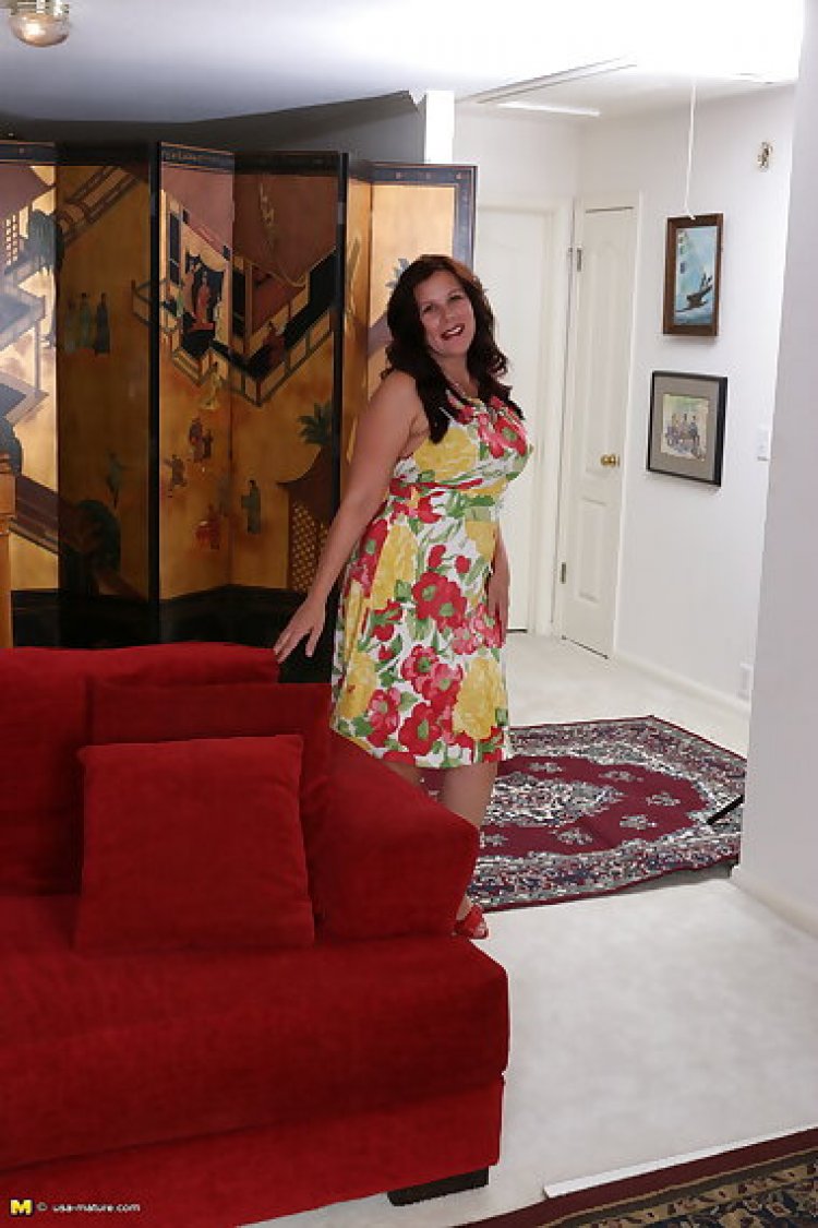 American houswife gets dirty