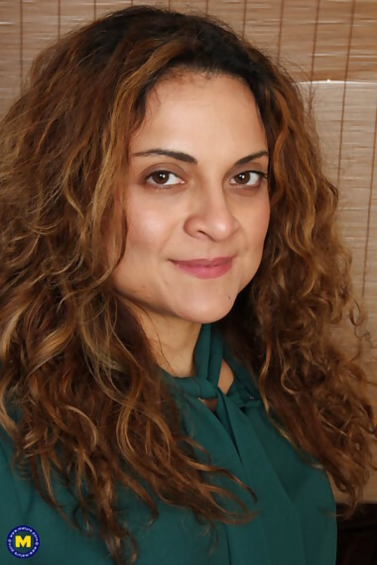 Naughty american housewife getting very wet and wild