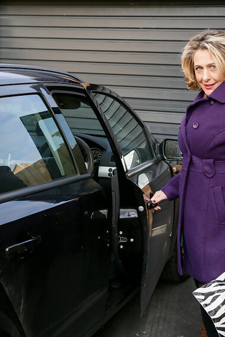 Naughty mature camilla having a spicy date