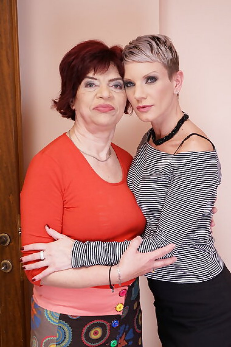 Two naughty mature ladies going full lesbian