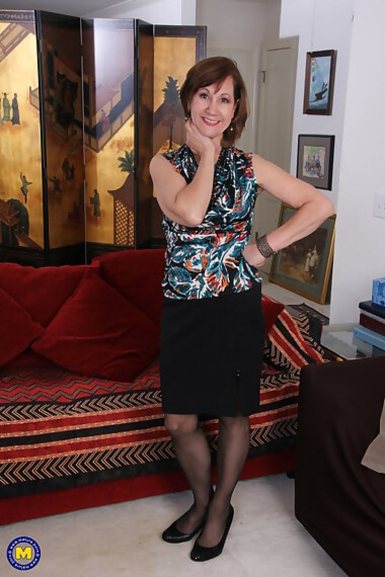 Horny american mature demi loves playing with herself