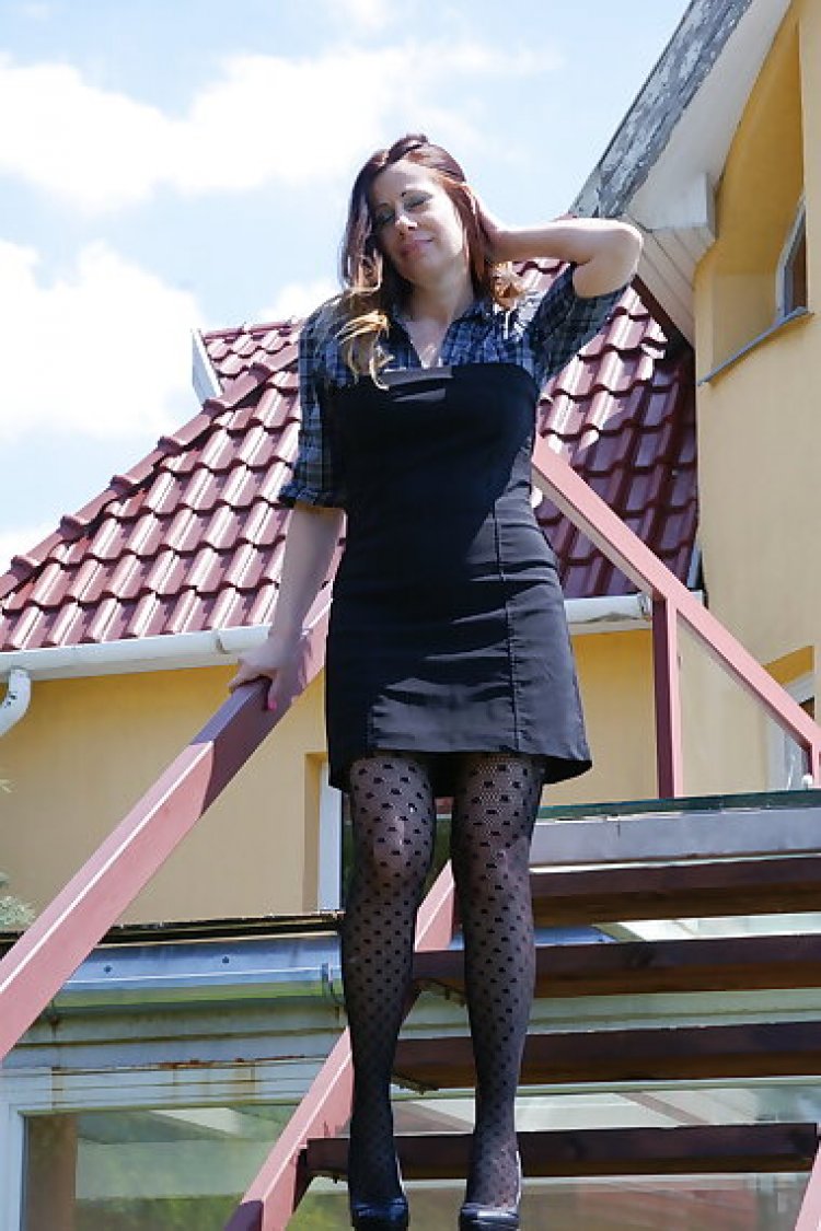 Horny housewife playing in her garden