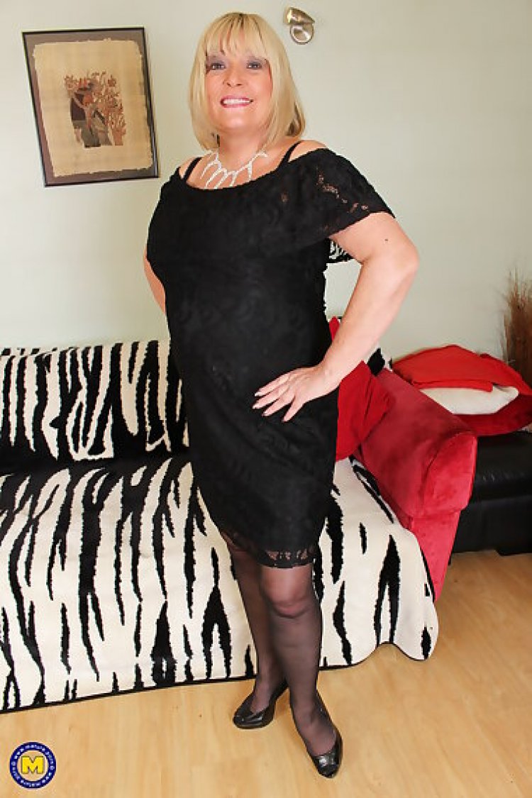 Chubby british mature lady doing her younger lover