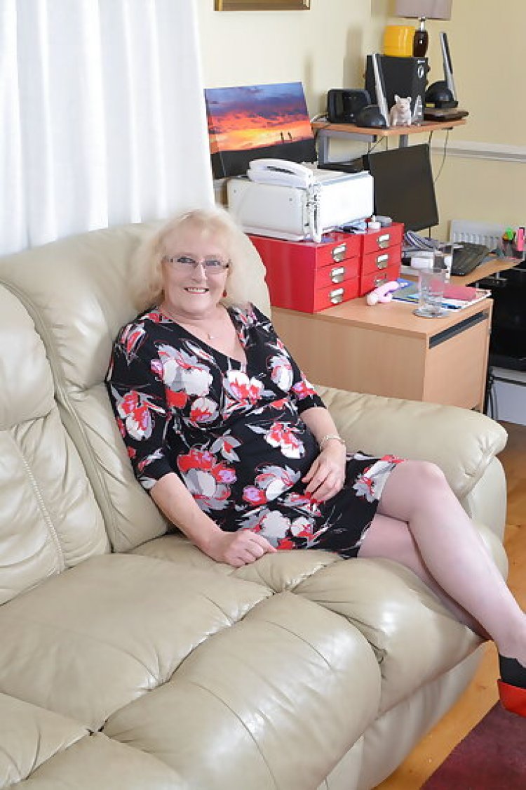 Naughty british mature lady getting wet on her couch