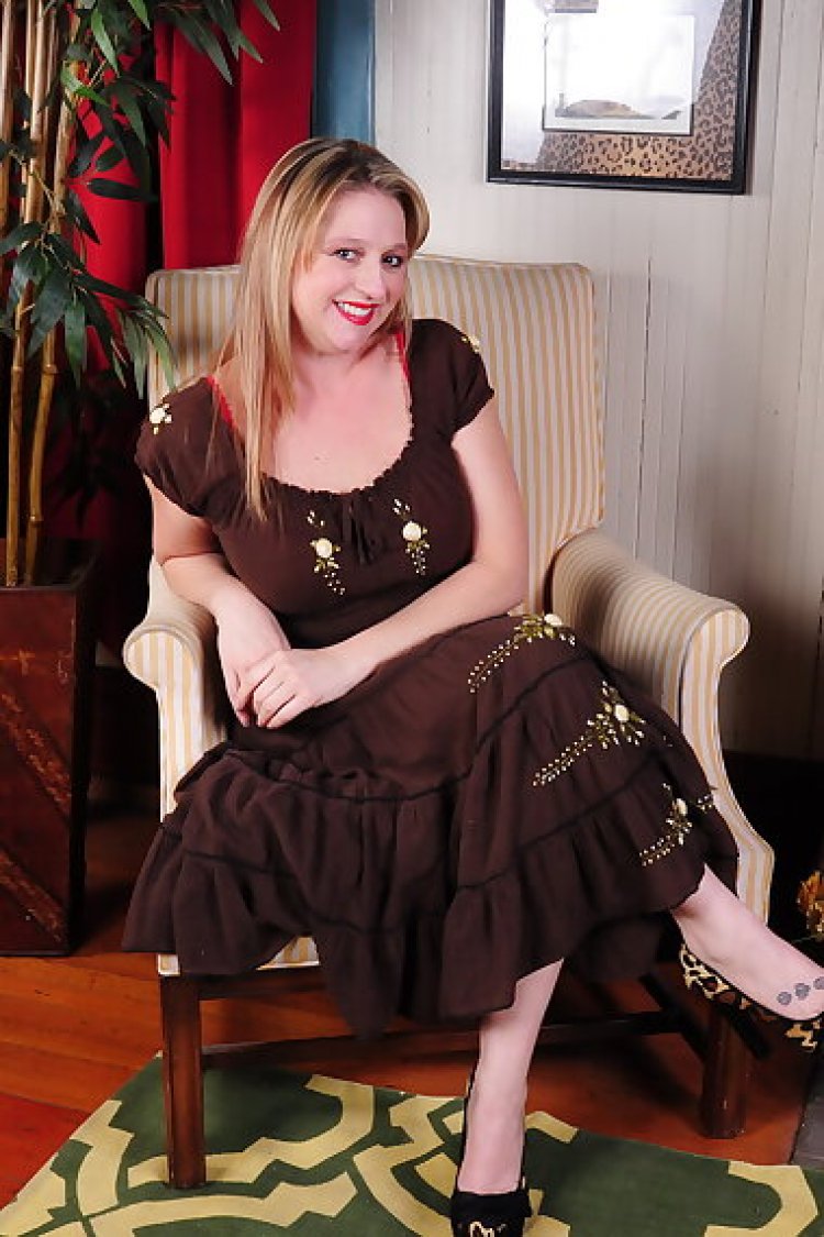 American mom showing off her hard nipples