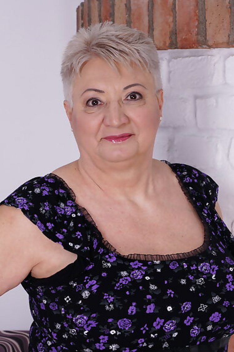 This big mama loves a good hard stiffy