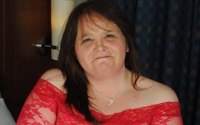 Amateur Housewife Sticks Dildo up Her Hairy Pussy - Mature.nl