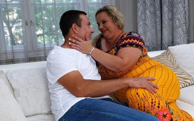 Big Curvy Mature Lady Doing Her Lover - Mature.nl