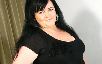 Big Mature Slut Sucking Cock - Mature.nl