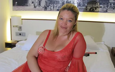 Big Titted Mama Playing with Herself - Mature.nl