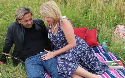 British housewife enjoys outdoor sex - Mature.nl