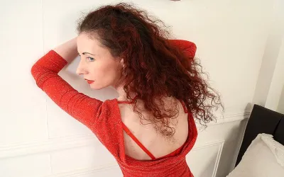 British Housewife Gets Wet and Wild - Mature.nl