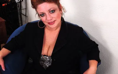 Chubby American Housewife Playing with Herself - Mature.nl