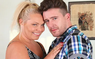 Chubby British Mama Fucking and Sucking Her Ass off - Mature.nl