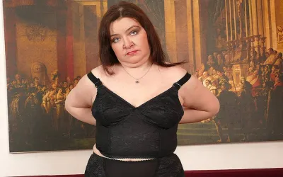 Chubby Hairy Mature Slut Playing with Her Big Dildo - Mature.nl