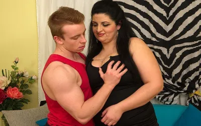 Chubby Housewife Doing Her Younger Loverboy - Mature.nl