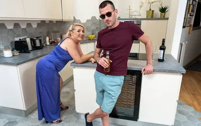 Horny Cougar Loves to Get Fucked by a Big Cock