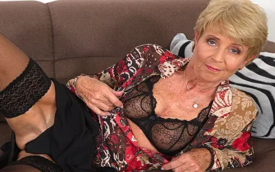 Horny Granny Playing with Her Wet Pussy - Mature.nl