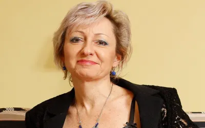 Horny Housewife Gets Fucked by Her Toyboy - Mature.nl