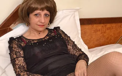 Horny Housewife Playing with Her Wet Pussy - Mature.nl