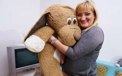 Horny Housewife Playing with Herself - Mature.nl