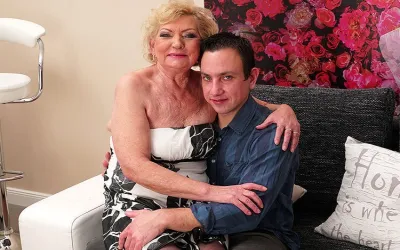 Horny Mature Slut Doing Her Toy Boy - Mature.nl