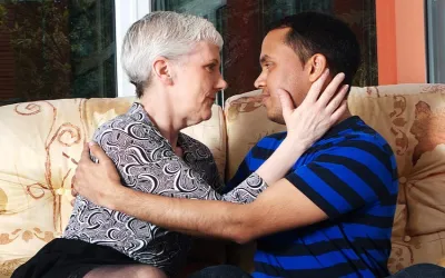 Horny Mature Slut Fucking a Younger Guy - Mature.nl