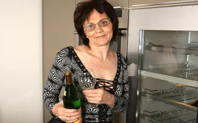 Horny Mature Slut Loves Masturbating While Drinking Champagne - Mature.nl