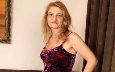 Horny Mature Slut Playing with Her Pussy - Mature.nl